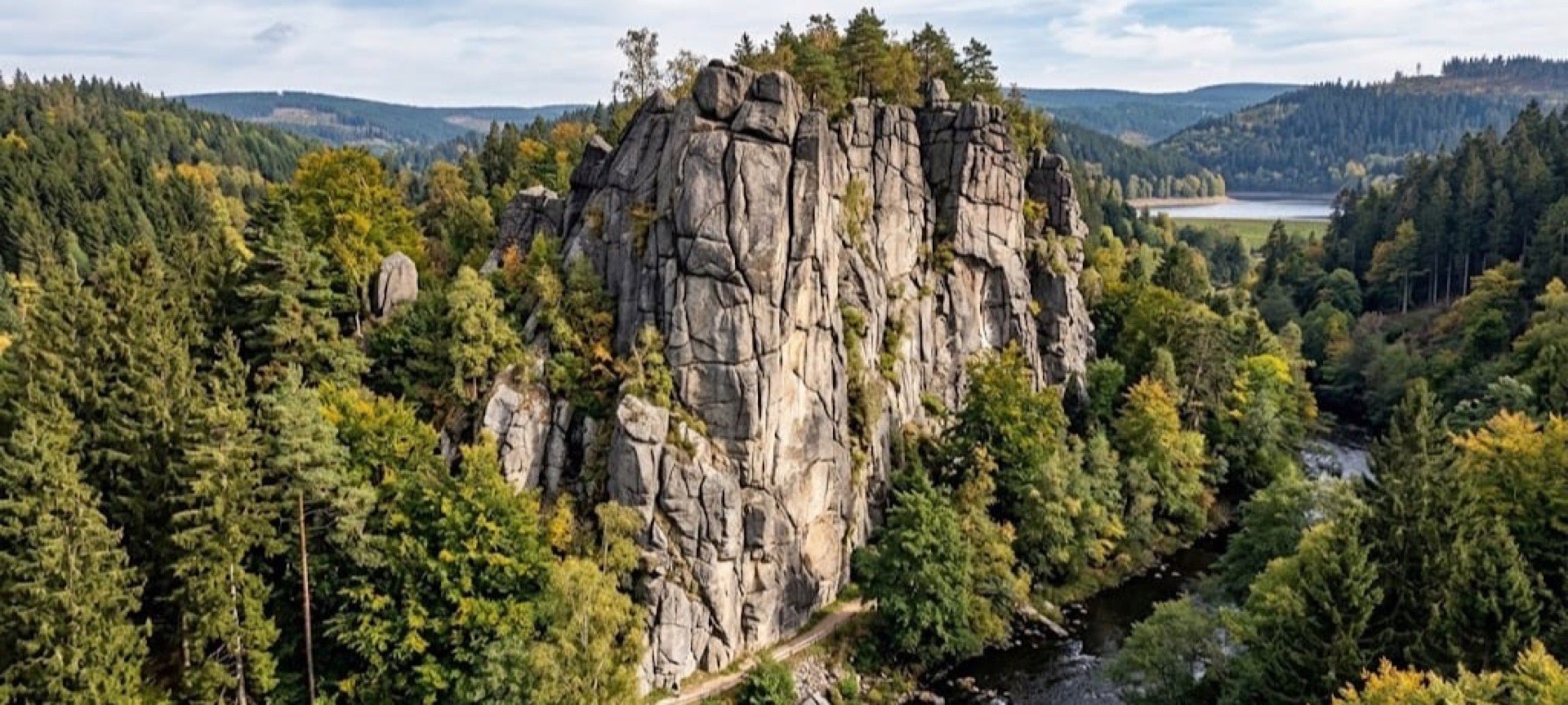 Okertal-Klippen — Klettern eine Stunde von Hannover. Klettern an den Okertal-Klippen im Harz — Illustration