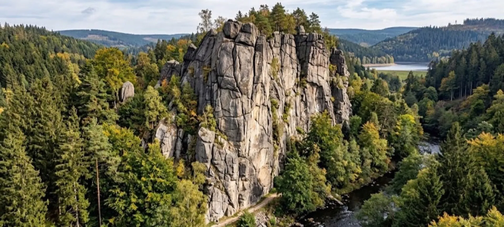 Klettern an den Okertal-Klippen im Harz — Illustration